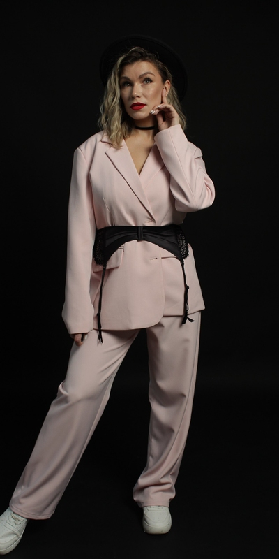 Фото из фотостудии самообслуживания (автопортрета) в Селфклик